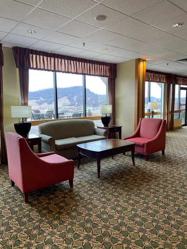 Public Area 2, Days Inn & Suites by Wyndham Sutton Flatwoods, Braxton