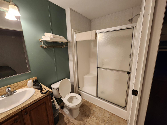 Bathroom, Circle R Motel, Glacier