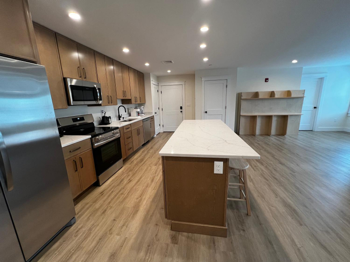 Others 5, Montgomery Modern Luxury Stays, Orange