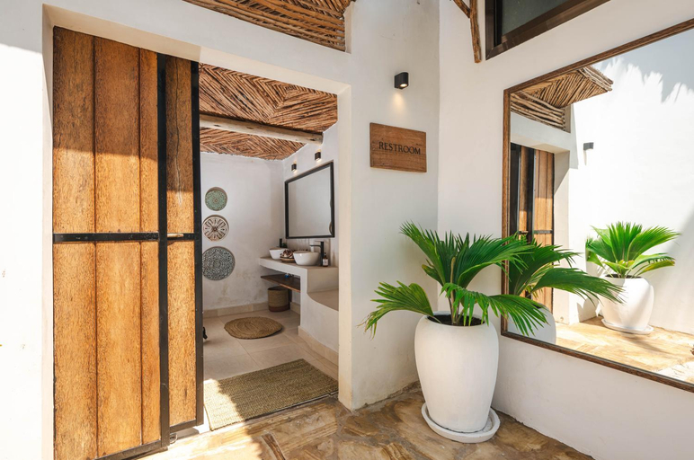 Bathroom 4, Mala Boutique Hotel, Kusini
