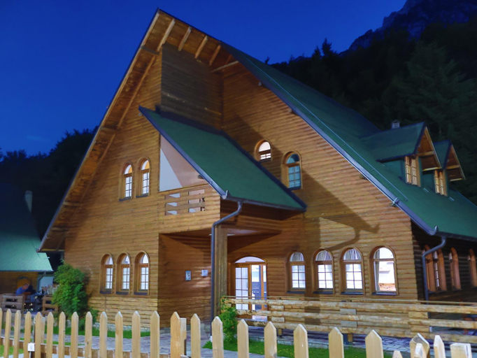 Exterior 4