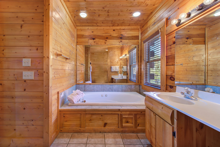 Bathroom 3, Royal Vista Lodge, Sevier