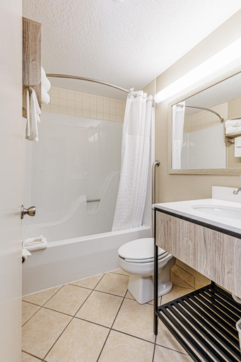 Bedroom 3, Rivers Edge Motel, Swain