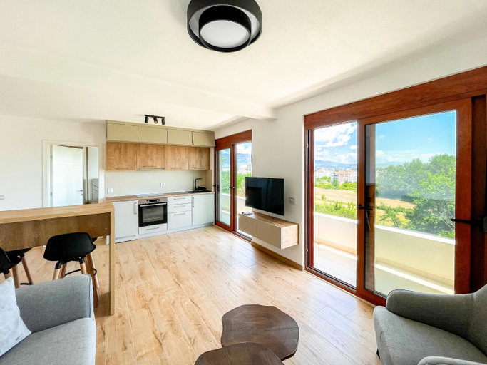 2, Higo Apartments