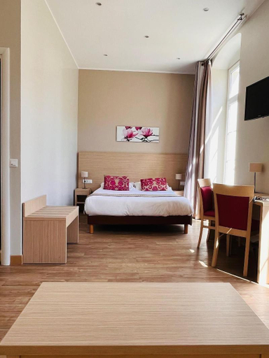 Bedroom 2, Hotel de Londres, Alpes-Maritimes