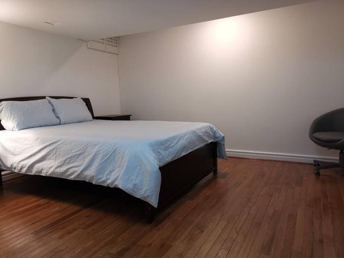 5, Cozy Private Rooms in Basement, York