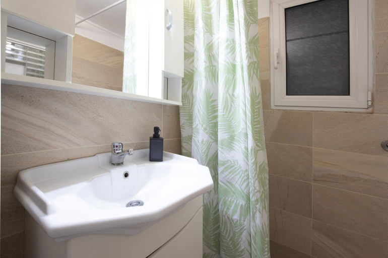 Room 2, Spacious High-ceiling 2BR by Acropolis Museum, Attica