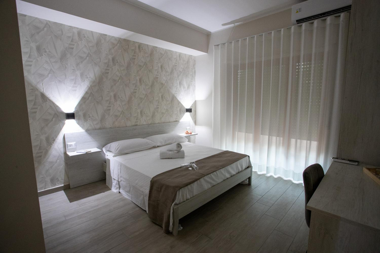 Others 2, Bed and Breakfast 3 Medaglie, Cosenza