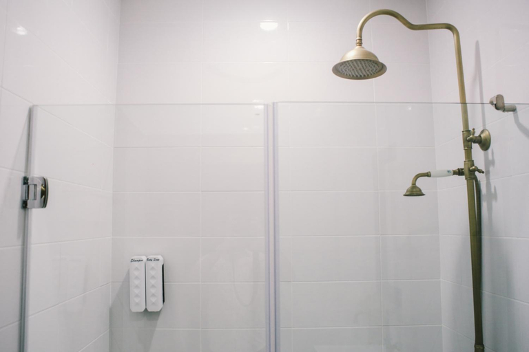 Bathroom 16