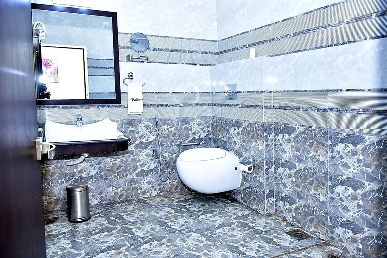 Bathroom, Hotel Daftari Palace, Kishanganj