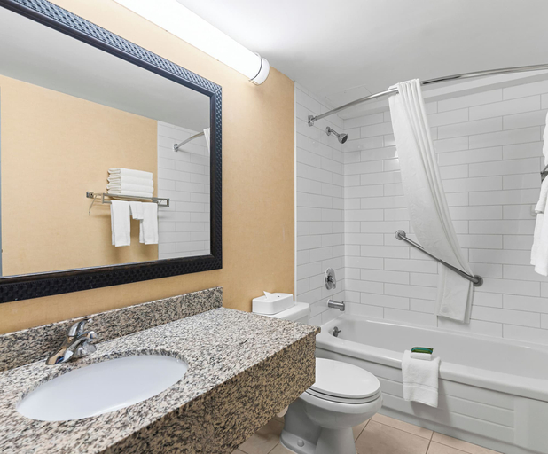 Bathroom 5, Travelodge by Wyndham Saskatoon, Division No. 11