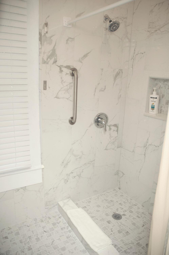 Bathroom 2, Quaint Historic Downtown Apartment, Saint Johns