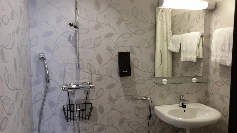 Bathroom 4, Corner Hotell, Brønnøy