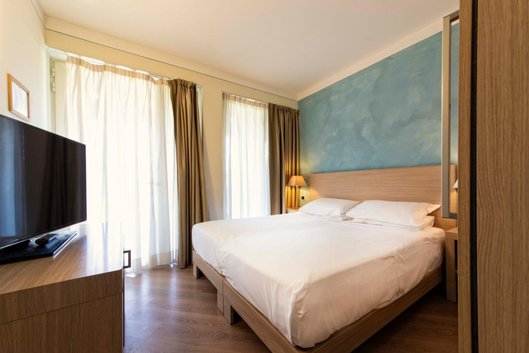 Bedroom 3, Lake Garda Resort, Brescia