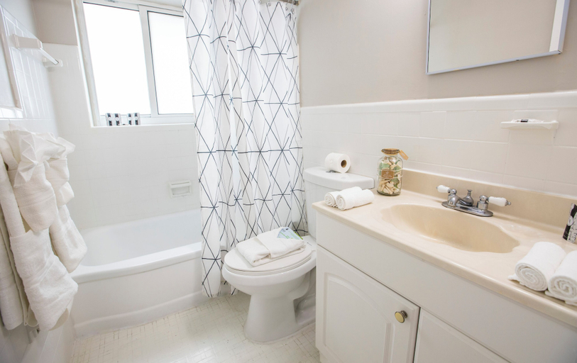 Bathroom 5, Beachside All Suites Hotel, Miami-Dade