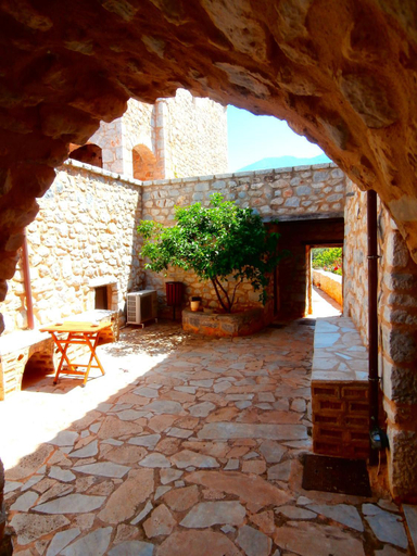 Others 5, Pirgoi Edem, Peloponnese