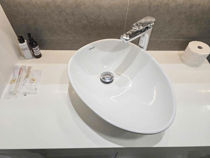 Bathroom 2, Zeus Living - Sunwah Pearl 2 Bedroom Glorious, Bình Thạnh