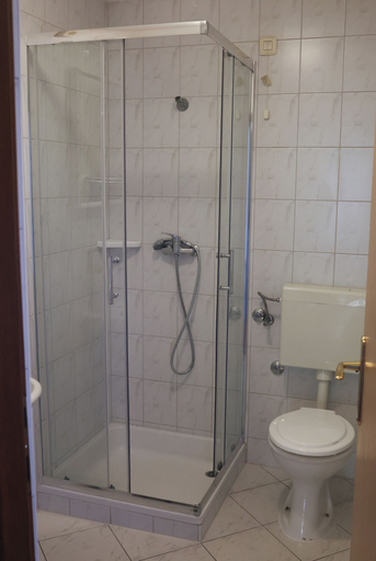 Bathroom 4, Artena Hotel, Pula