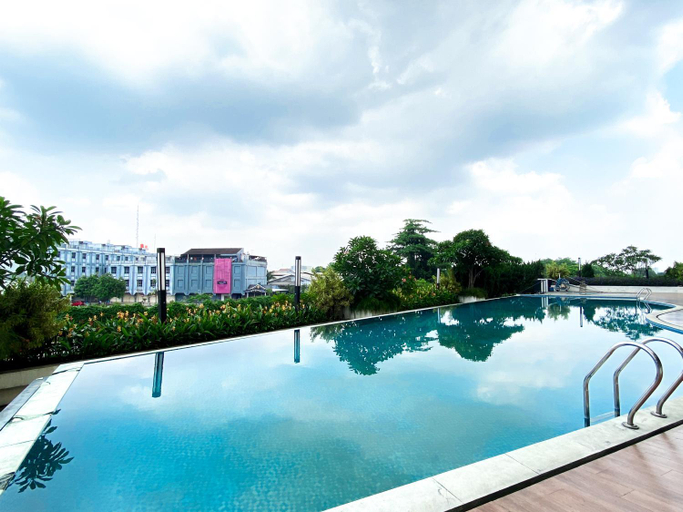 Swimming Pool 13