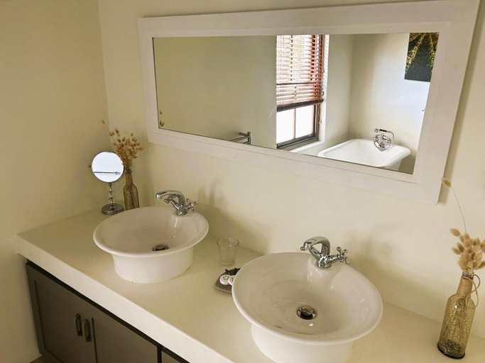 Bathroom, Springfontein Wine Estate, Overberg