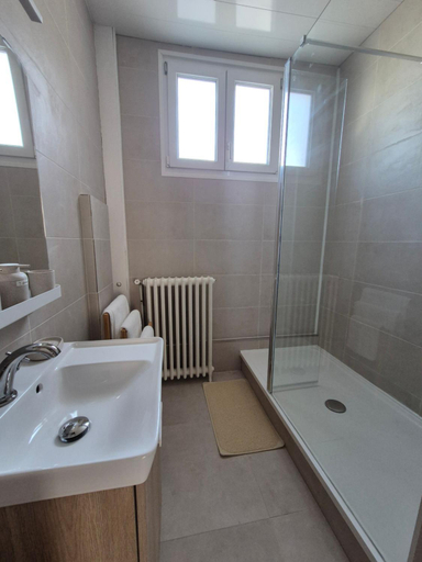 Bathroom, Appartement centre ville Calais Ines, Pas-de-Calais