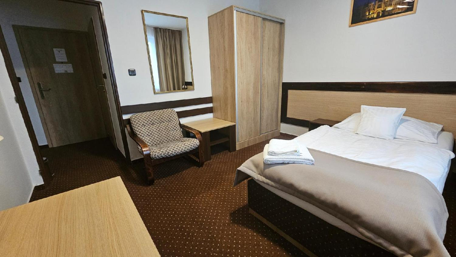 Bedroom 2, Hotel Adler, České Budějovice