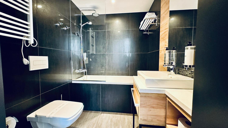 Bathroom 4, Hotel Limanova, Limanowa