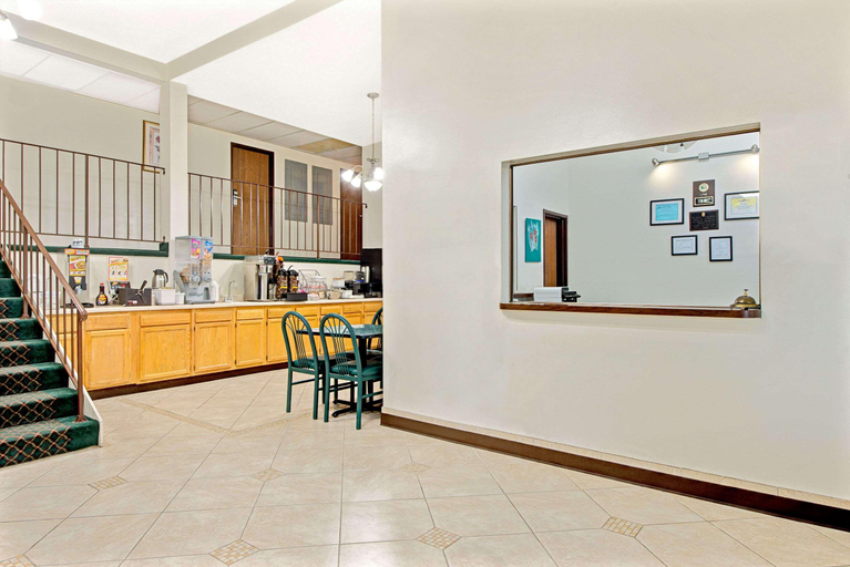Public Area, Super 8 by Wyndham Eureka/Six Flags Nearby, Saint Louis