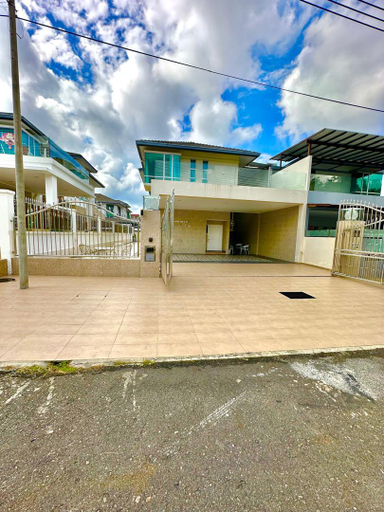 Others 5, Entire home hosted by Cat, Sandakan