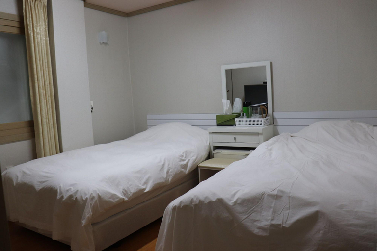 Bedroom 2, Jeju Orasung, Jeju