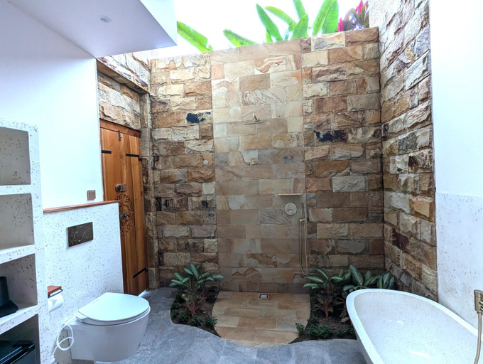Bathroom 11