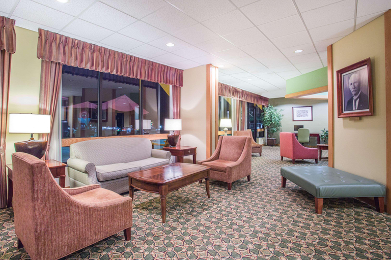 Public Area 2, Days Inn & Suites by Wyndham Sutton Flatwoods, Braxton