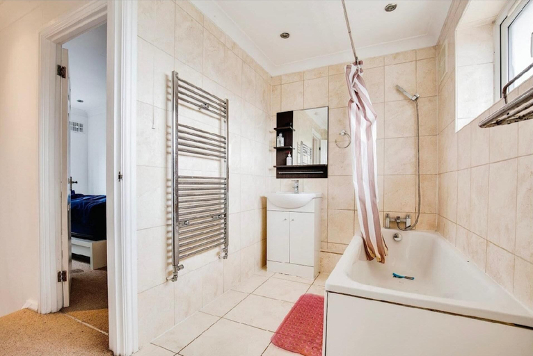 Bathroom 4, 3-bed - Sleeps 5 - Pets - Parking, London