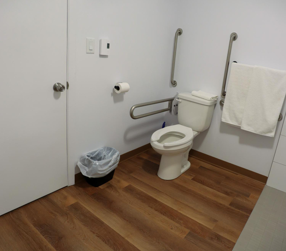 Bathroom, Motel M, Matane