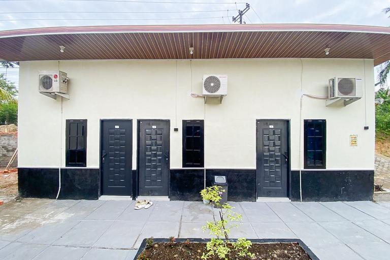Exterior & Views 2, RedDoorz Syariah @ Sadulur Pematang Sulur Jambi, Muaro Jambi