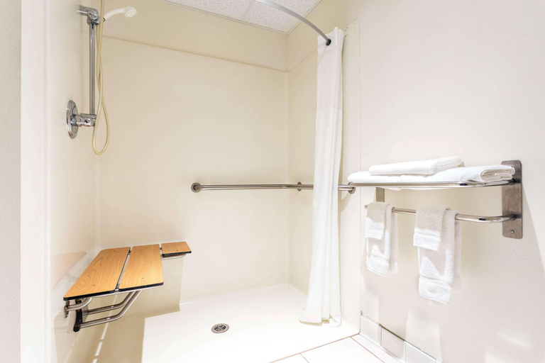 Bathroom 4, Super 8 by Wyndham Cresco IA, Howard