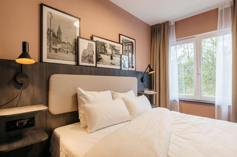 Bedroom 4, YAYS The Hague Willemspark by Numa, The Hague