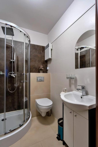 Bathroom 3, Apartamenty Wakacyjna Wioska Ngo 20m od Suntago, Żyrardów
