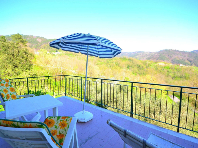 Balcony 4, Spacious Home Surrounded by Nature, La Spezia