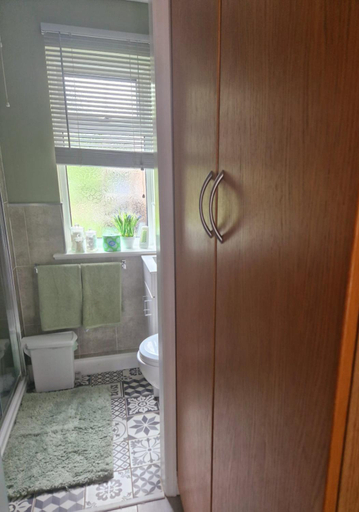 Bathroom 3, Sir Alfred Munnings Hotel, Norfolk