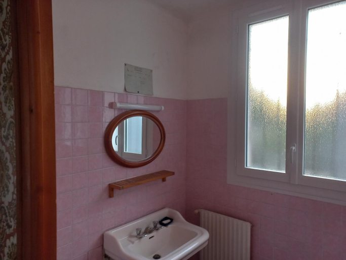 Bathroom 3, Maison du Port Du Goyen rando GR 34 & Cyclotourisme & depart ile de sein, Finistère