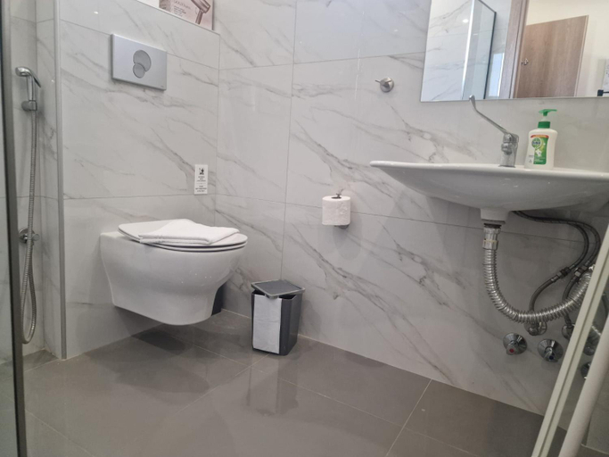 Bathroom 5, Agapaki Studios, Central Macedonia