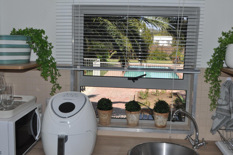 Others 5, Spandau Manor, Cacadu