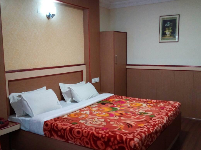 Others 3, Hotel Alakapuri, The Nilgiris