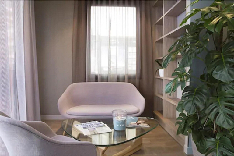 Public Area 3, ibis Styles Bourg-la-Reine, Hauts-de-Seine