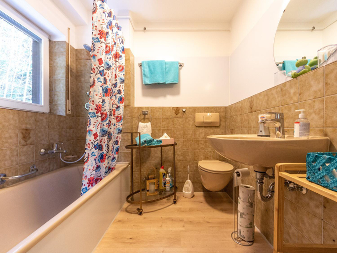 Bathroom 3, Ferienwohnung in Triberg am Waldrand - idyllisch, ruhig, erholsam, Schwarzwald-Baar-Kreis