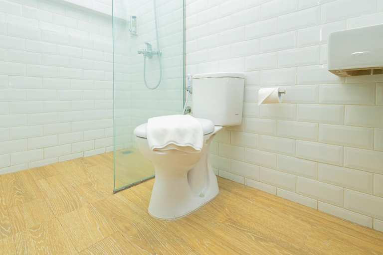 Bathroom 28