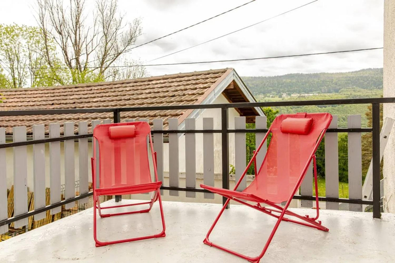 Exterior & Views 5, Maison conviviale avec cheminee a Hauts-de-Bienne, Jura
