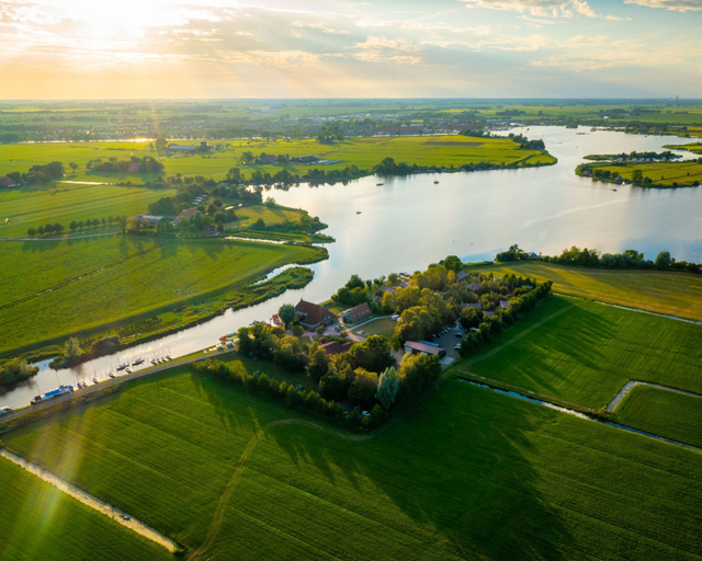 Room 3, De Jister Groepshuis aan het Water Voor 30-62 Personen, Boarnsterhim