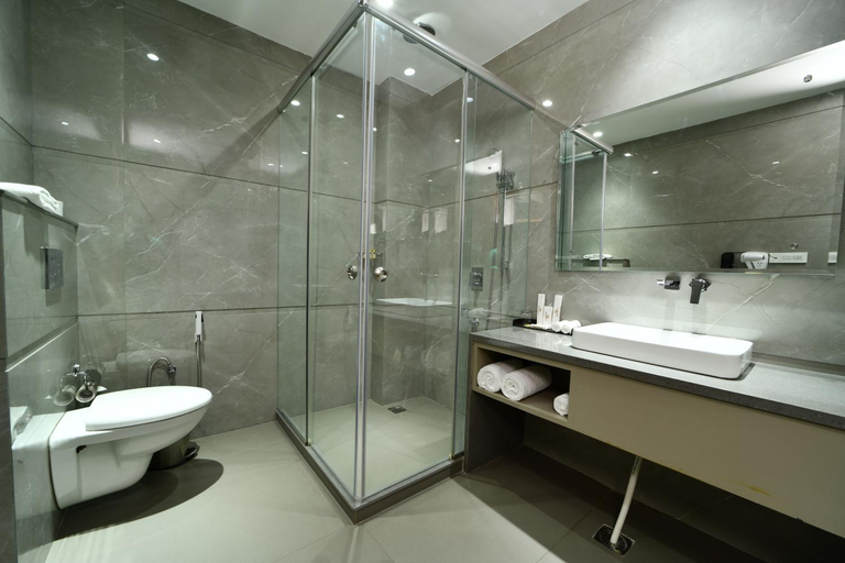 Bathroom 3, Pride Biznotel Haldwani, Nainital